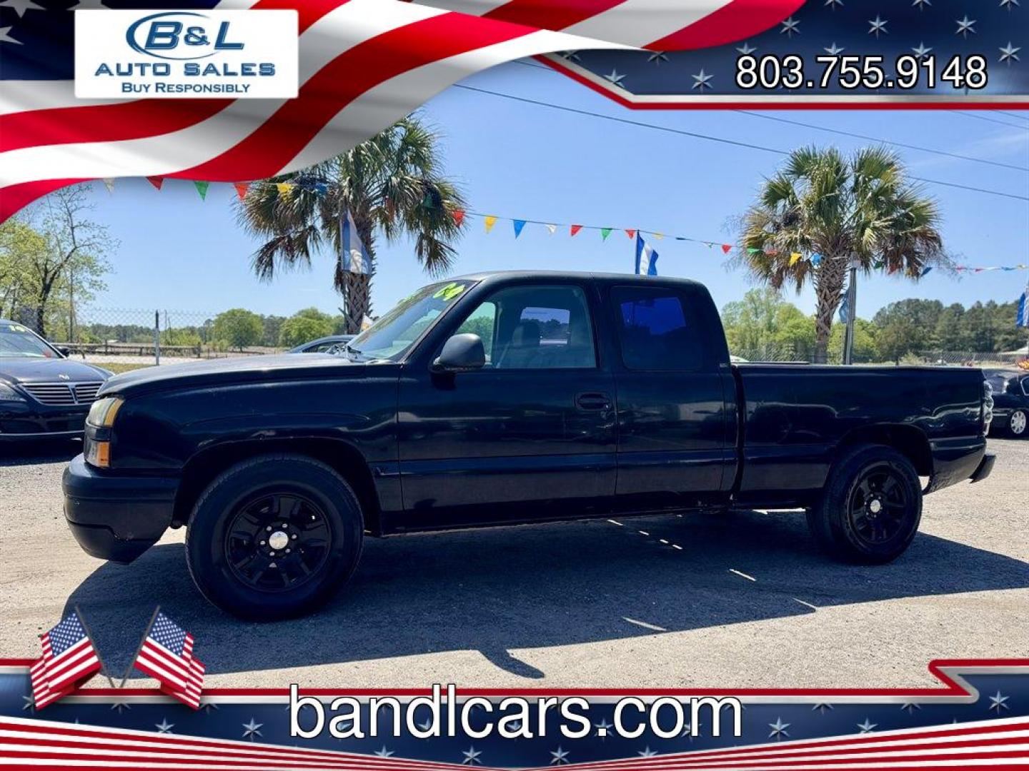 2004 Black /Grey Chevrolet Silverado 1500 (1GCEC19X14Z) with an 4.3l V6 MPI 4.3l engine, Automatic transmission, located at 745 East Steele Rd., West Columbia, SC, 29170, (803) 755-9148, 33.927212, -81.148483 - Photo#0