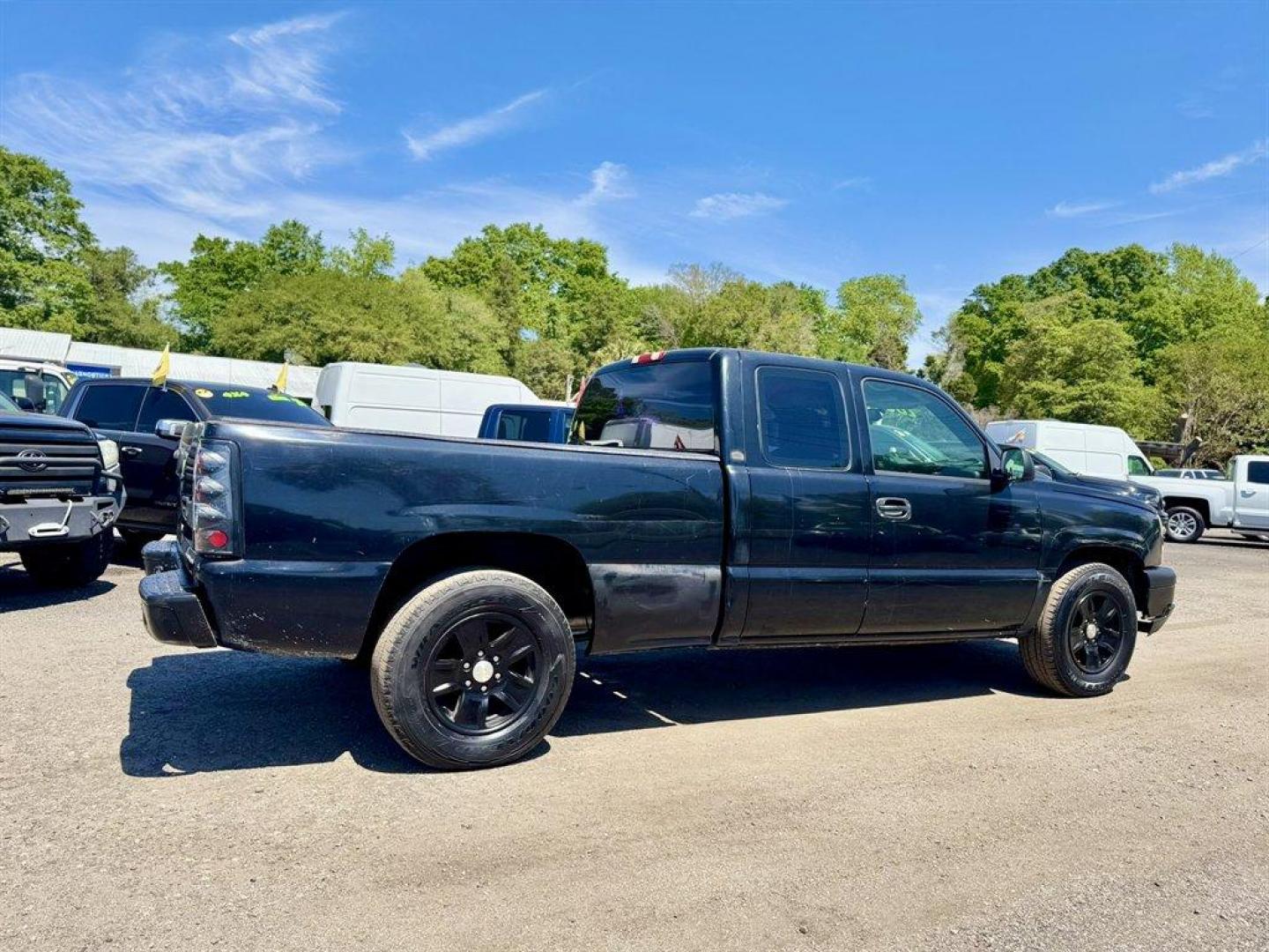 2004 Black /Grey Chevrolet Silverado 1500 (1GCEC19X14Z) with an 4.3l V6 MPI 4.3l engine, Automatic transmission, located at 745 East Steele Rd., West Columbia, SC, 29170, (803) 755-9148, 33.927212, -81.148483 - Photo#3