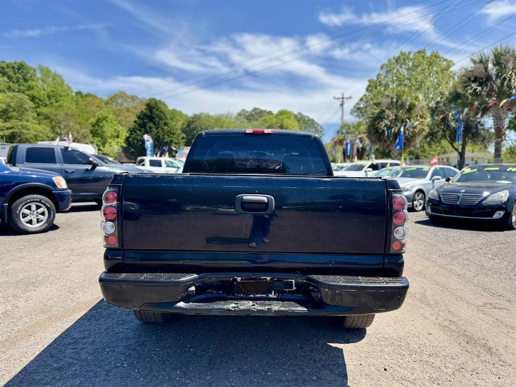 2004 Black /Grey Chevrolet Silverado 1500 (1GCEC19X14Z) with an 4.3l V6 MPI 4.3l engine, Automatic transmission, located at 745 East Steele Rd., West Columbia, SC, 29170, (803) 755-9148, 33.927212, -81.148483 - Photo#4