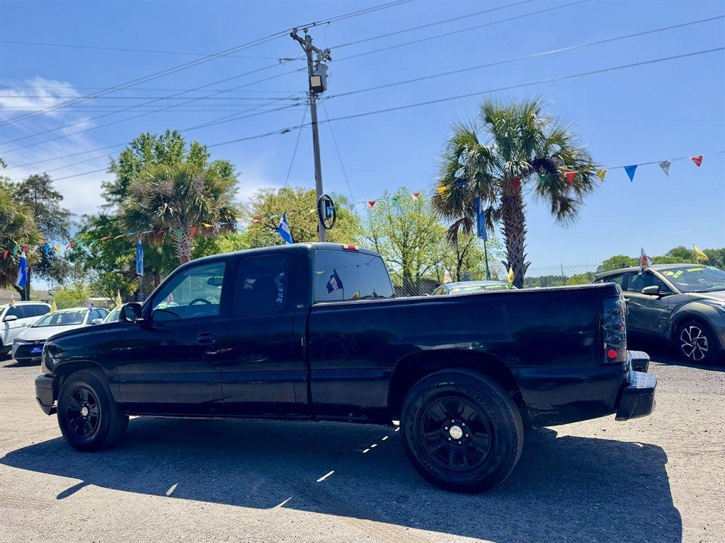 2004 Black /Grey Chevrolet Silverado 1500 (1GCEC19X14Z) with an 4.3l V6 MPI 4.3l engine, Automatic transmission, located at 745 East Steele Rd., West Columbia, SC, 29170, (803) 755-9148, 33.927212, -81.148483 - Photo#5