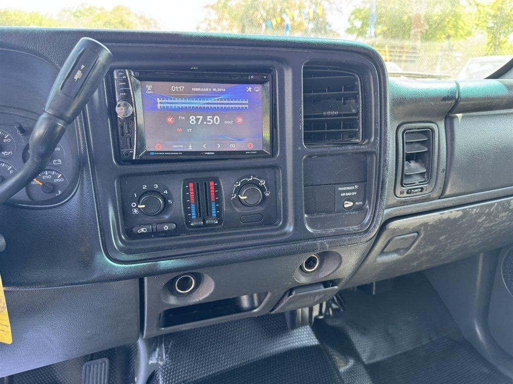 2004 Black /Grey Chevrolet Silverado 1500 (1GCEC19X14Z) with an 4.3l V6 MPI 4.3l engine, Automatic transmission, located at 745 East Steele Rd., West Columbia, SC, 29170, (803) 755-9148, 33.927212, -81.148483 - Photo#8