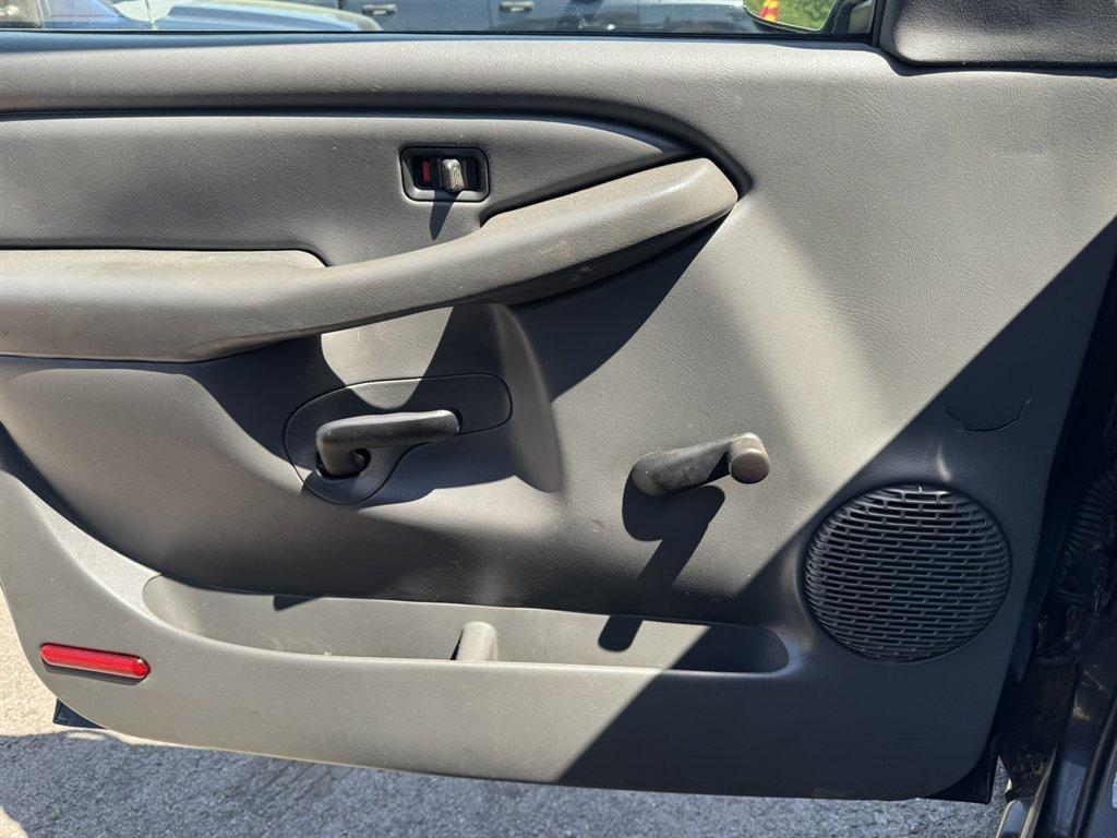 2004 Black /Grey Chevrolet Silverado 1500 (1GCEC19X14Z) with an 4.3l V6 MPI 4.3l engine, Automatic transmission, located at 745 East Steele Rd., West Columbia, SC, 29170, (803) 755-9148, 33.927212, -81.148483 - Photo#10