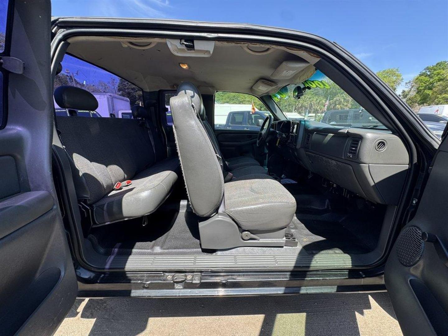 2004 Black /Grey Chevrolet Silverado 1500 (1GCEC19X14Z) with an 4.3l V6 MPI 4.3l engine, Automatic transmission, located at 745 East Steele Rd., West Columbia, SC, 29170, (803) 755-9148, 33.927212, -81.148483 - Photo#15