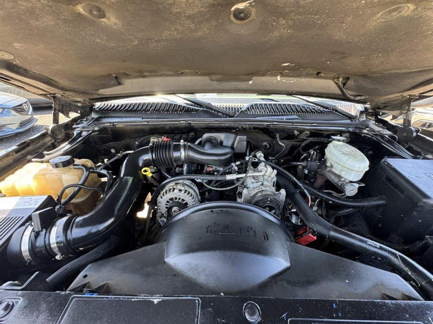 2004 Black /Grey Chevrolet Silverado 1500 (1GCEC19X14Z) with an 4.3l V6 MPI 4.3l engine, Automatic transmission, located at 745 East Steele Rd., West Columbia, SC, 29170, (803) 755-9148, 33.927212, -81.148483 - Photo#21