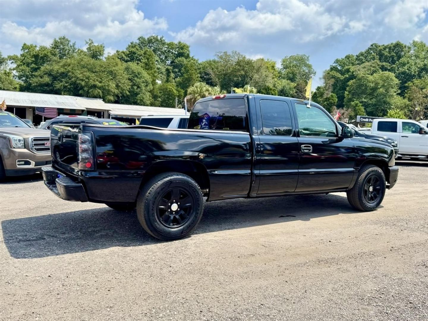 2004 Black /Grey Chevrolet Silverado 1500 (1GCEC19X14Z) with an 4.3l V6 MPI 4.3l engine, Automatic transmission, located at 745 East Steele Rd., West Columbia, SC, 29170, (803) 755-9148, 33.927212, -81.148483- Photo#3