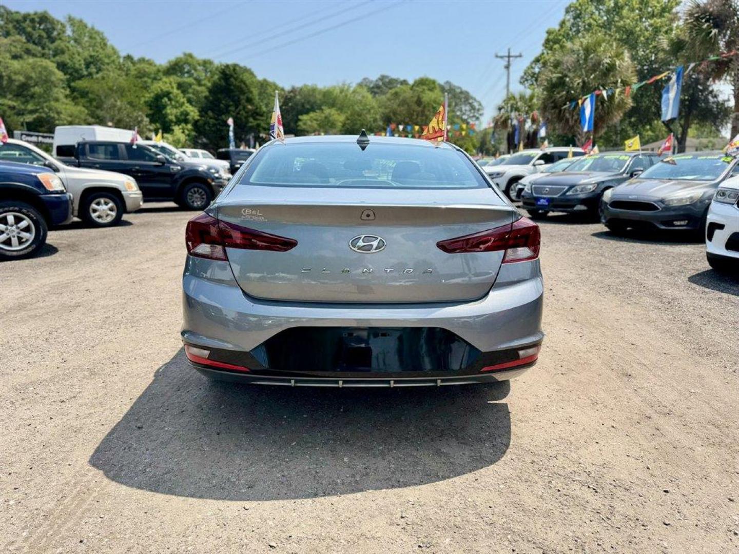 2019 Grey /Grey Hyundai Elantra (KMHD84LF0KU) with an 2.0l I-4 MPI Dohc 2.0l engine, Automatic transmission, located at 745 East Steele Rd., West Columbia, SC, 29170, (803) 755-9148, 33.927212, -81.148483 - Photo#4