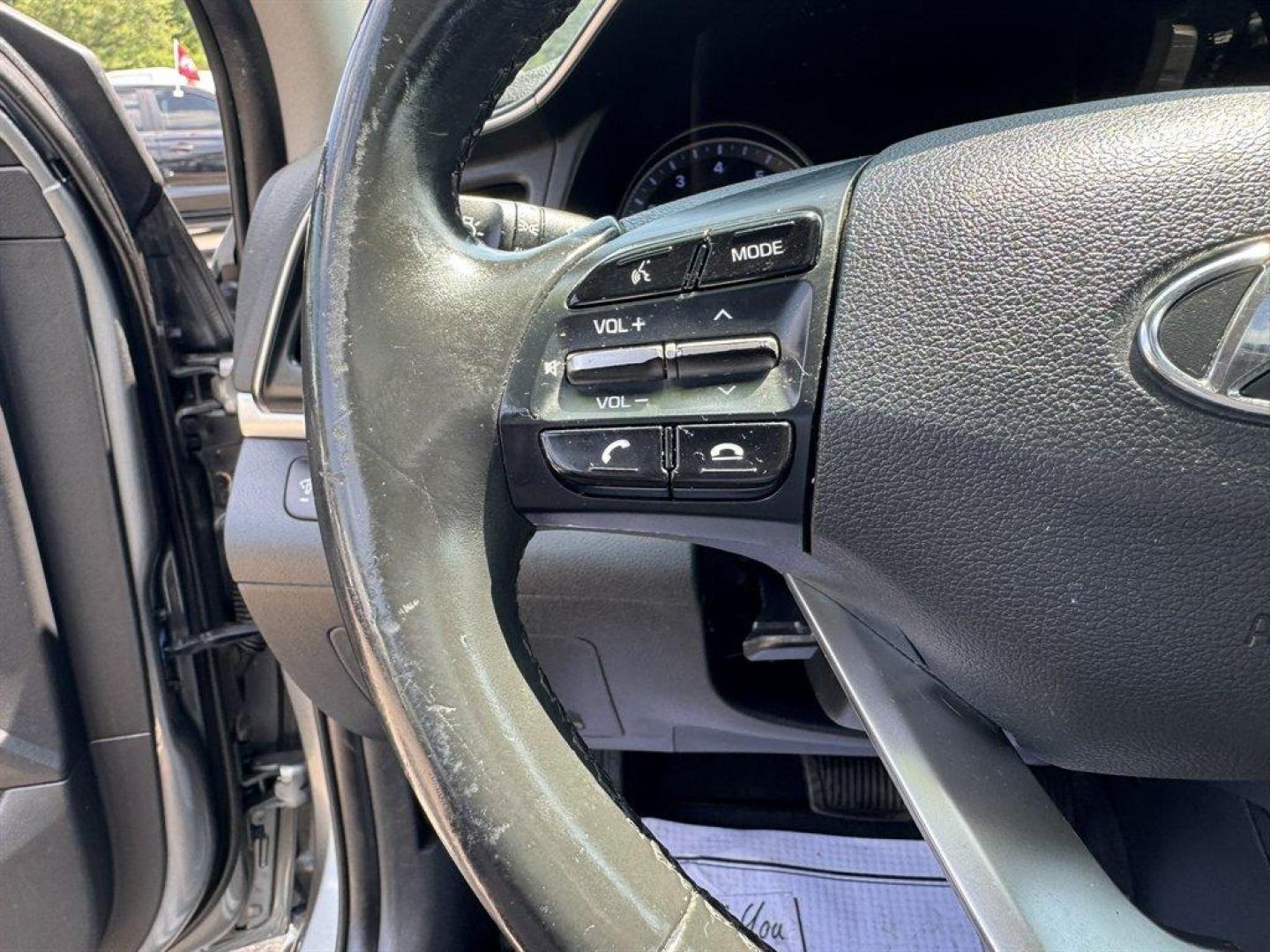 2019 Grey /Grey Hyundai Elantra (KMHD84LF0KU) with an 2.0l I-4 MPI Dohc 2.0l engine, Automatic transmission, located at 745 East Steele Rd., West Columbia, SC, 29170, (803) 755-9148, 33.927212, -81.148483 - Photo#8