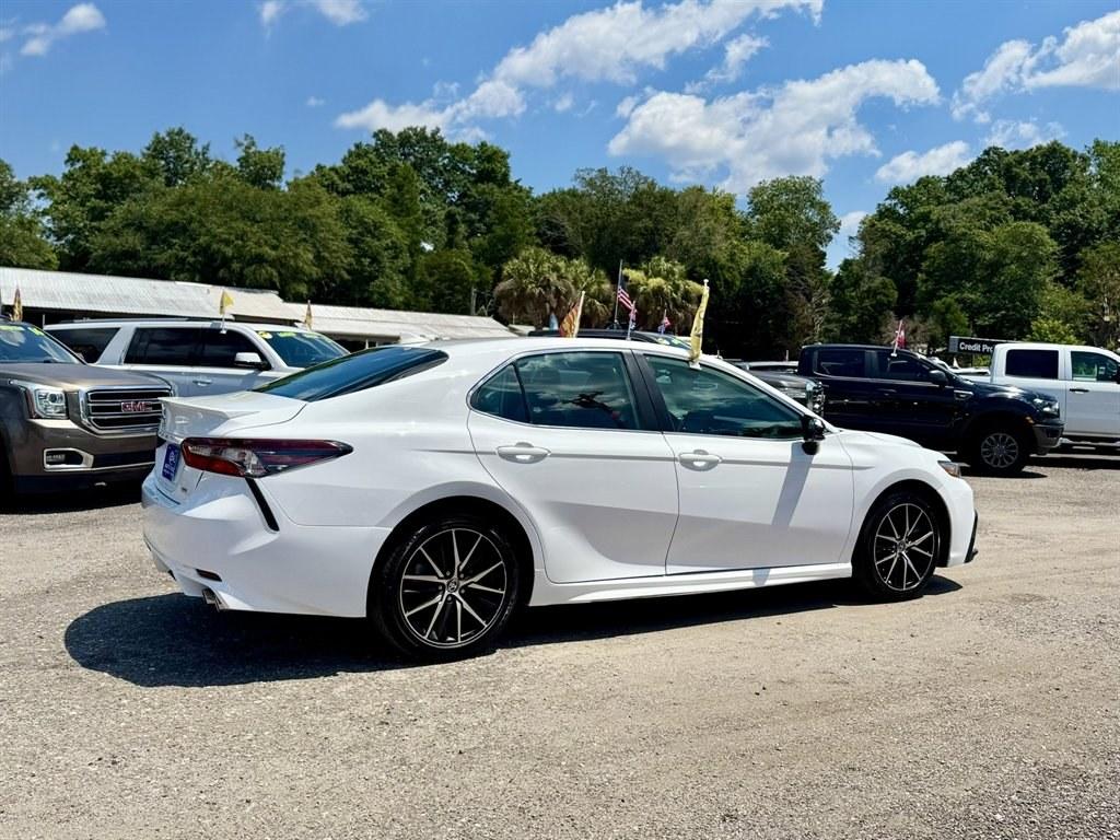 2021 White /Black Toyota Camry (4T1G11AK0MU) with an 2.5l I-4 DI Dohc 2.5l engine, Automatic transmission, located at 745 East Steele Rd., West Columbia, SC, 29170, (803) 755-9148, 33.927212, -81.148483- Photo#3