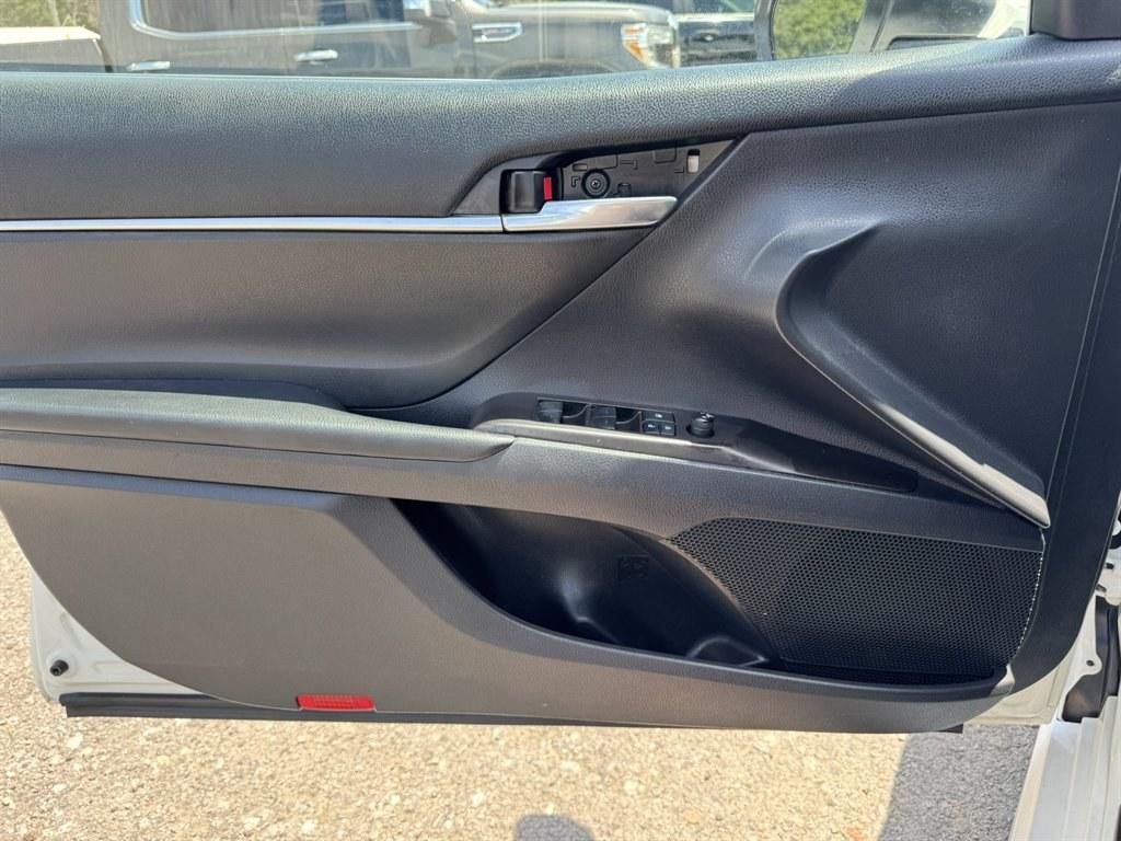 2021 White /Black Toyota Camry (4T1G11AK0MU) with an 2.5l I-4 DI Dohc 2.5l engine, Automatic transmission, located at 745 East Steele Rd., West Columbia, SC, 29170, (803) 755-9148, 33.927212, -81.148483- Photo#17