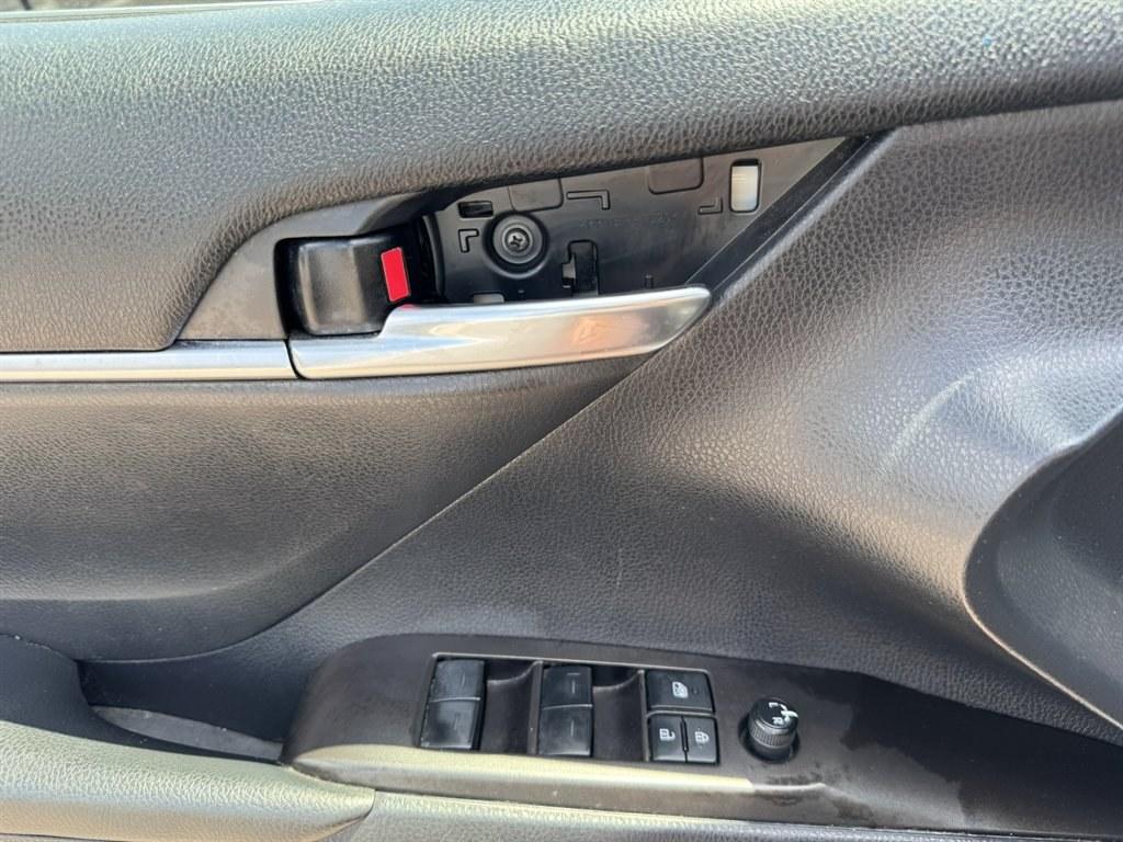 2021 White /Black Toyota Camry (4T1G11AK0MU) with an 2.5l I-4 DI Dohc 2.5l engine, Automatic transmission, located at 745 East Steele Rd., West Columbia, SC, 29170, (803) 755-9148, 33.927212, -81.148483- Photo#18