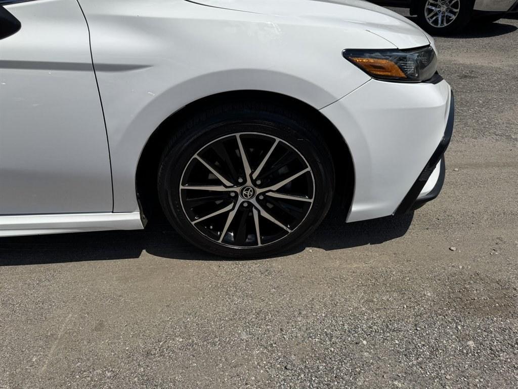 2021 White /Black Toyota Camry (4T1G11AK0MU) with an 2.5l I-4 DI Dohc 2.5l engine, Automatic transmission, located at 745 East Steele Rd., West Columbia, SC, 29170, (803) 755-9148, 33.927212, -81.148483- Photo#28