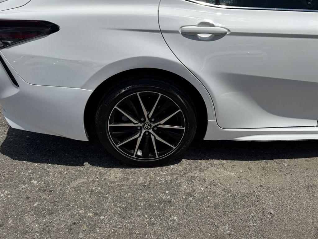 2021 White /Black Toyota Camry (4T1G11AK0MU) with an 2.5l I-4 DI Dohc 2.5l engine, Automatic transmission, located at 745 East Steele Rd., West Columbia, SC, 29170, (803) 755-9148, 33.927212, -81.148483- Photo#29