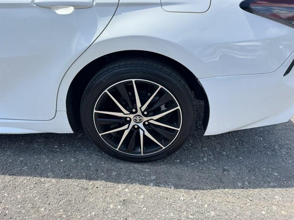 2021 White /Black Toyota Camry (4T1G11AK0MU) with an 2.5l I-4 DI Dohc 2.5l engine, Automatic transmission, located at 745 East Steele Rd., West Columbia, SC, 29170, (803) 755-9148, 33.927212, -81.148483- Photo#30
