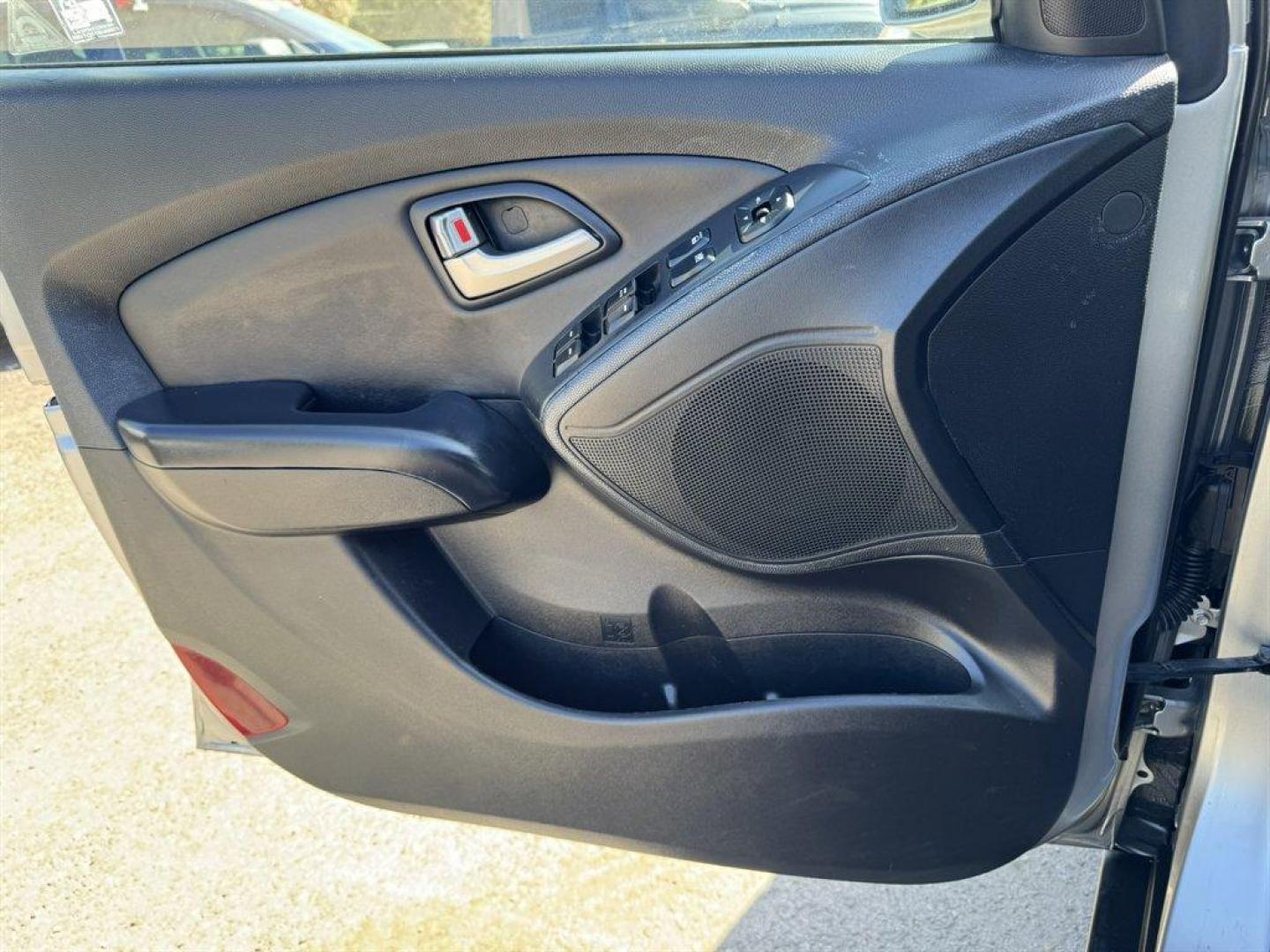 2013 Grey /Black Hyundai Tucson (KM8JUCACXDU) with an 2.4l I-4 MPI Dohc 2.4l engine, Automatic transmission, located at 745 East Steele Rd., West Columbia, SC, 29170, (803) 755-9148, 33.927212, -81.148483 - Photo#15
