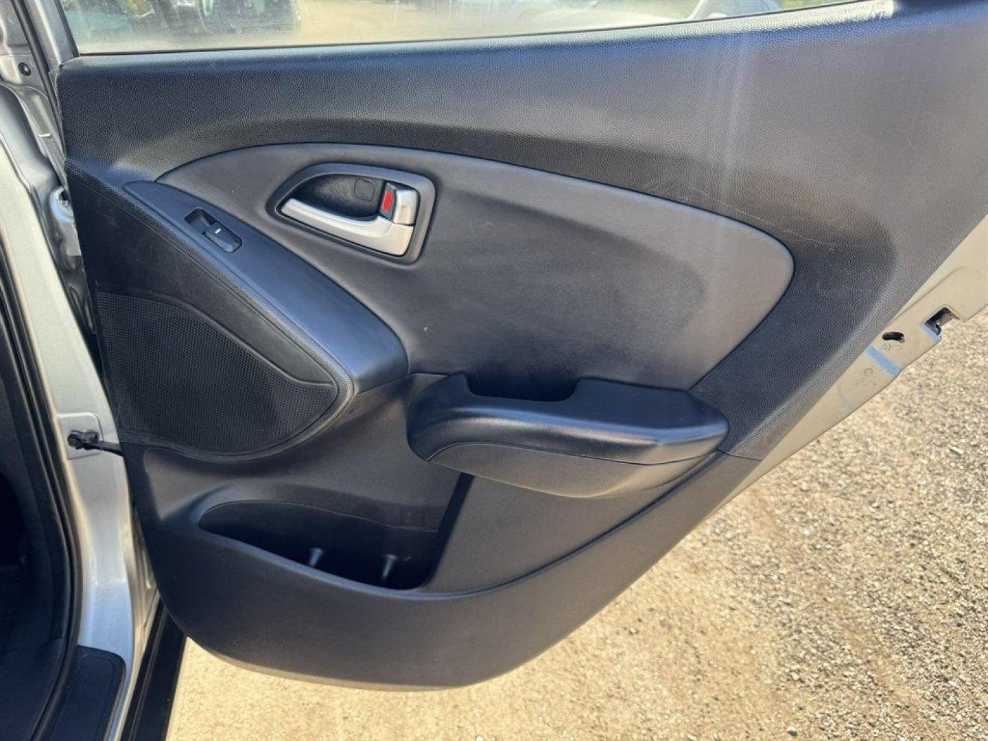 2013 Grey /Black Hyundai Tucson (KM8JUCACXDU) with an 2.4l I-4 MPI Dohc 2.4l engine, Automatic transmission, located at 745 East Steele Rd., West Columbia, SC, 29170, (803) 755-9148, 33.927212, -81.148483 - Photo#20