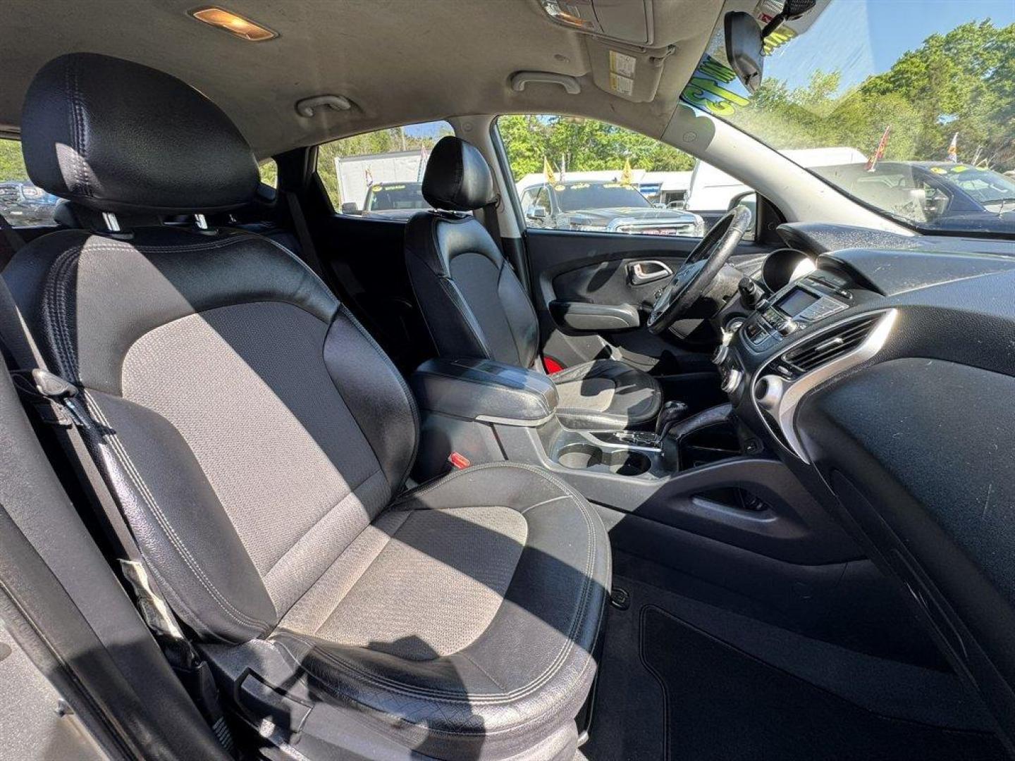 2013 Grey /Black Hyundai Tucson (KM8JUCACXDU) with an 2.4l I-4 MPI Dohc 2.4l engine, Automatic transmission, located at 745 East Steele Rd., West Columbia, SC, 29170, (803) 755-9148, 33.927212, -81.148483 - Photo#23