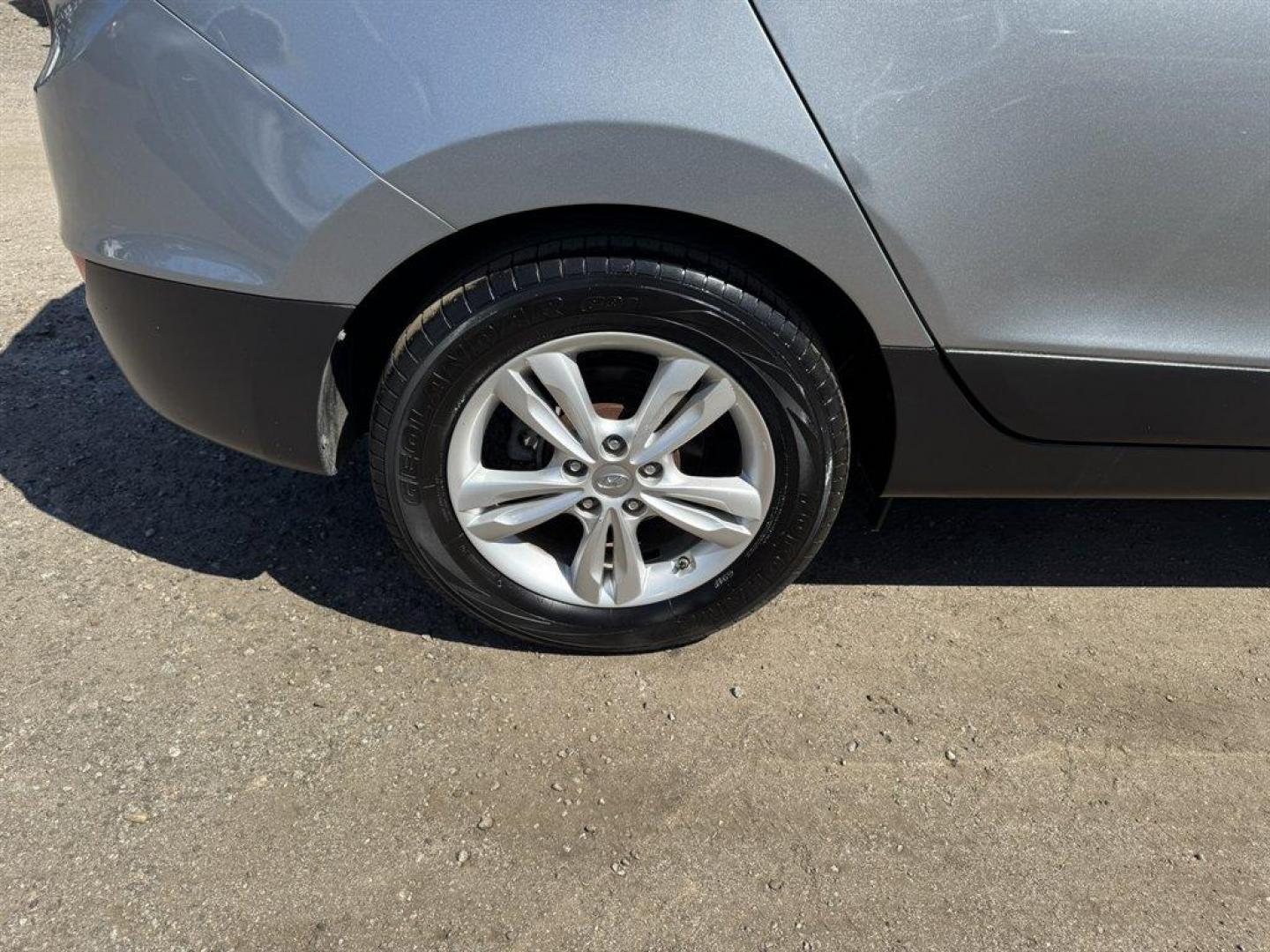 2013 Grey /Black Hyundai Tucson (KM8JUCACXDU) with an 2.4l I-4 MPI Dohc 2.4l engine, Automatic transmission, located at 745 East Steele Rd., West Columbia, SC, 29170, (803) 755-9148, 33.927212, -81.148483 - Photo#26