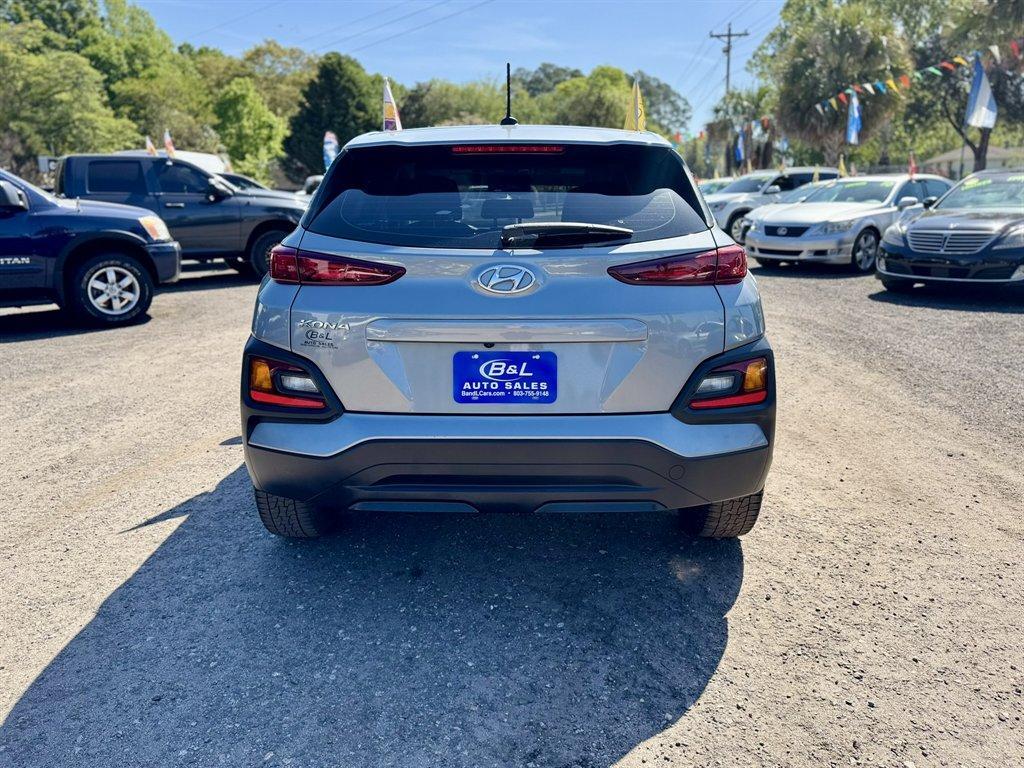 2021 Silver /Grey Hyundai Kona (KM8K12AA7MU) with an 2.0l I-4 MPI Dohc 2.0l engine, Automatic transmission, located at 745 East Steele Rd., West Columbia, SC, 29170, (803) 755-9148, 33.927212, -81.148483 - Photo#4