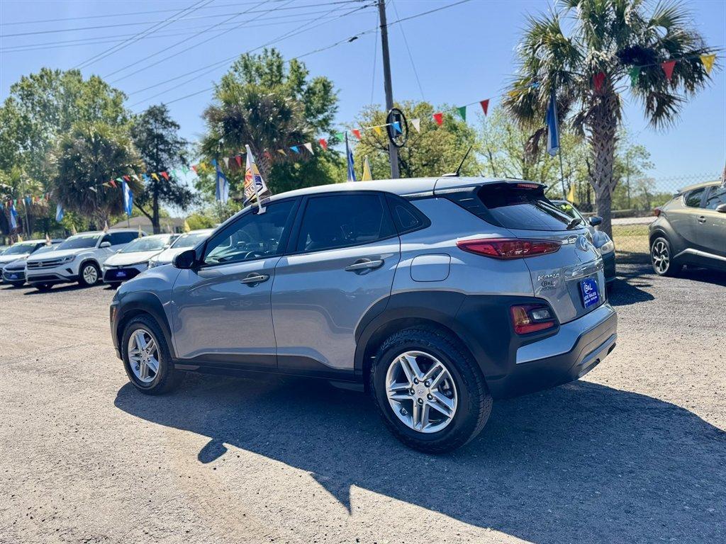 2021 Silver /Grey Hyundai Kona (KM8K12AA7MU) with an 2.0l I-4 MPI Dohc 2.0l engine, Automatic transmission, located at 745 East Steele Rd., West Columbia, SC, 29170, (803) 755-9148, 33.927212, -81.148483 - Photo#5