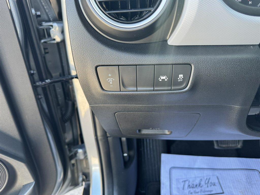 2021 Silver /Grey Hyundai Kona (KM8K12AA7MU) with an 2.0l I-4 MPI Dohc 2.0l engine, Automatic transmission, located at 745 East Steele Rd., West Columbia, SC, 29170, (803) 755-9148, 33.927212, -81.148483 - Photo#15