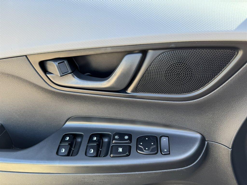 2021 Silver /Grey Hyundai Kona (KM8K12AA7MU) with an 2.0l I-4 MPI Dohc 2.0l engine, Automatic transmission, located at 745 East Steele Rd., West Columbia, SC, 29170, (803) 755-9148, 33.927212, -81.148483 - Photo#17