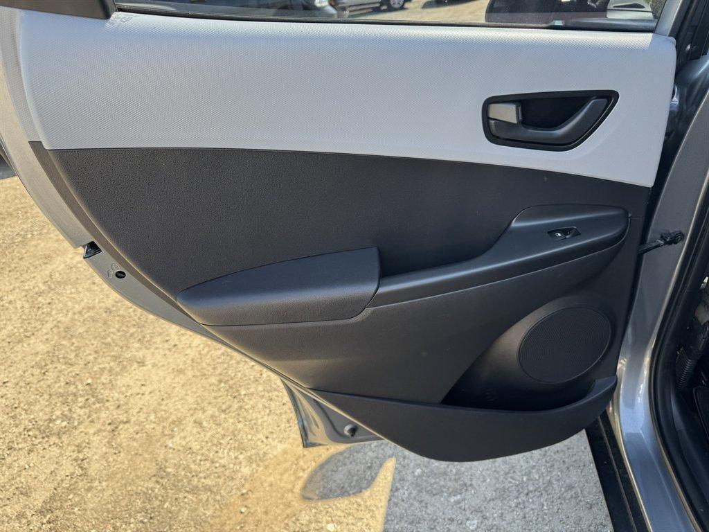2021 Silver /Grey Hyundai Kona (KM8K12AA7MU) with an 2.0l I-4 MPI Dohc 2.0l engine, Automatic transmission, located at 745 East Steele Rd., West Columbia, SC, 29170, (803) 755-9148, 33.927212, -81.148483 - Photo#19