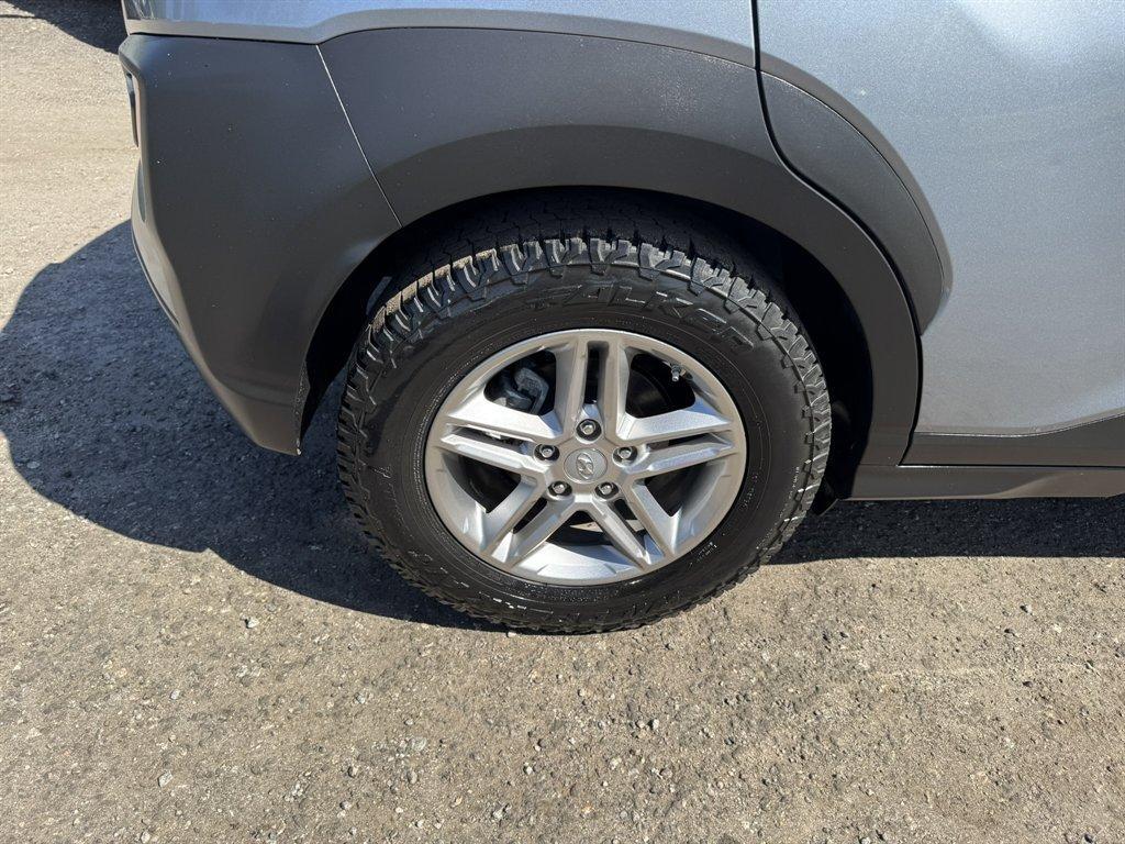 2021 Silver /Grey Hyundai Kona (KM8K12AA7MU) with an 2.0l I-4 MPI Dohc 2.0l engine, Automatic transmission, located at 745 East Steele Rd., West Columbia, SC, 29170, (803) 755-9148, 33.927212, -81.148483 - Photo#27