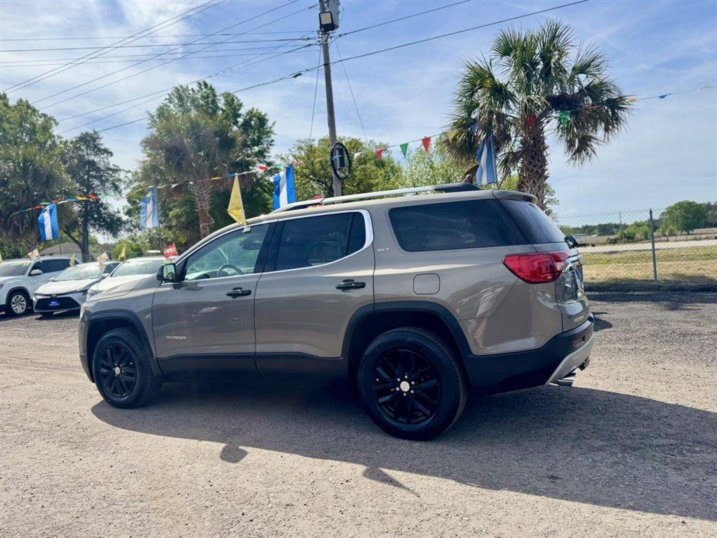 2019 Bronze /Grey GMC Acadia (1GKKNMLS9KZ) with an 3.6l V6 DI Dohc 3.6l engine, Automatic transmission, located at 745 East Steele Rd., West Columbia, SC, 29170, (803) 755-9148, 33.927212, -81.148483 - Photo#5