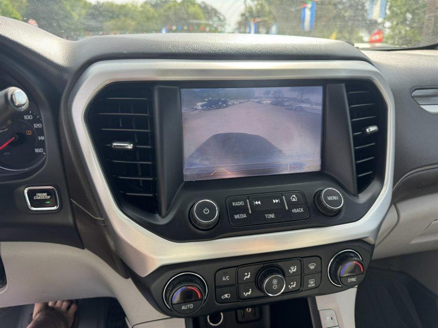 2019 Bronze /Grey GMC Acadia (1GKKNMLS9KZ) with an 3.6l V6 DI Dohc 3.6l engine, Automatic transmission, located at 745 East Steele Rd., West Columbia, SC, 29170, (803) 755-9148, 33.927212, -81.148483 - Photo#13