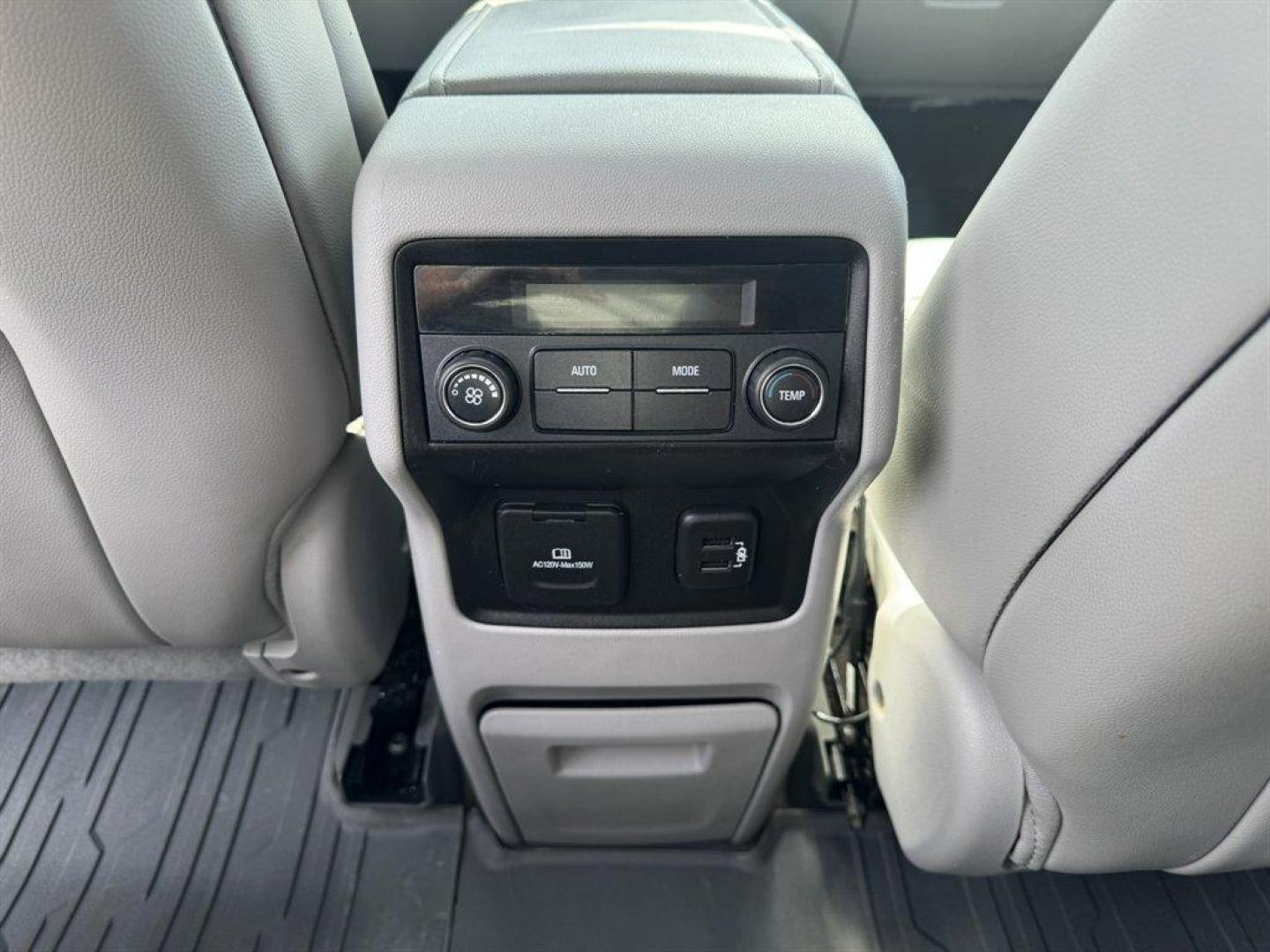 2019 Bronze /Grey GMC Acadia (1GKKNMLS9KZ) with an 3.6l V6 DI Dohc 3.6l engine, Automatic transmission, located at 745 East Steele Rd., West Columbia, SC, 29170, (803) 755-9148, 33.927212, -81.148483 - Photo#26