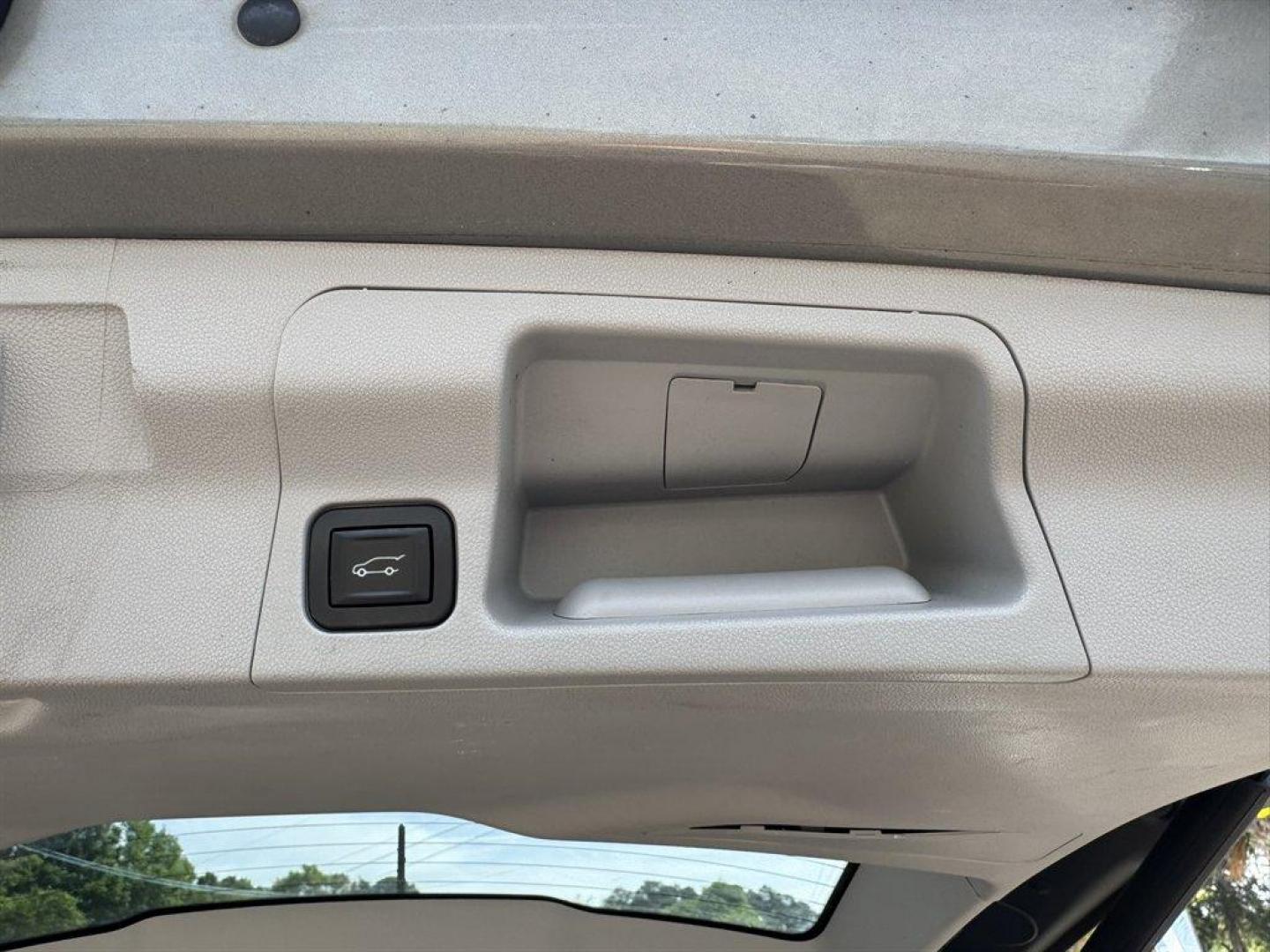 2019 Bronze /Grey GMC Acadia (1GKKNMLS9KZ) with an 3.6l V6 DI Dohc 3.6l engine, Automatic transmission, located at 745 East Steele Rd., West Columbia, SC, 29170, (803) 755-9148, 33.927212, -81.148483 - Photo#34