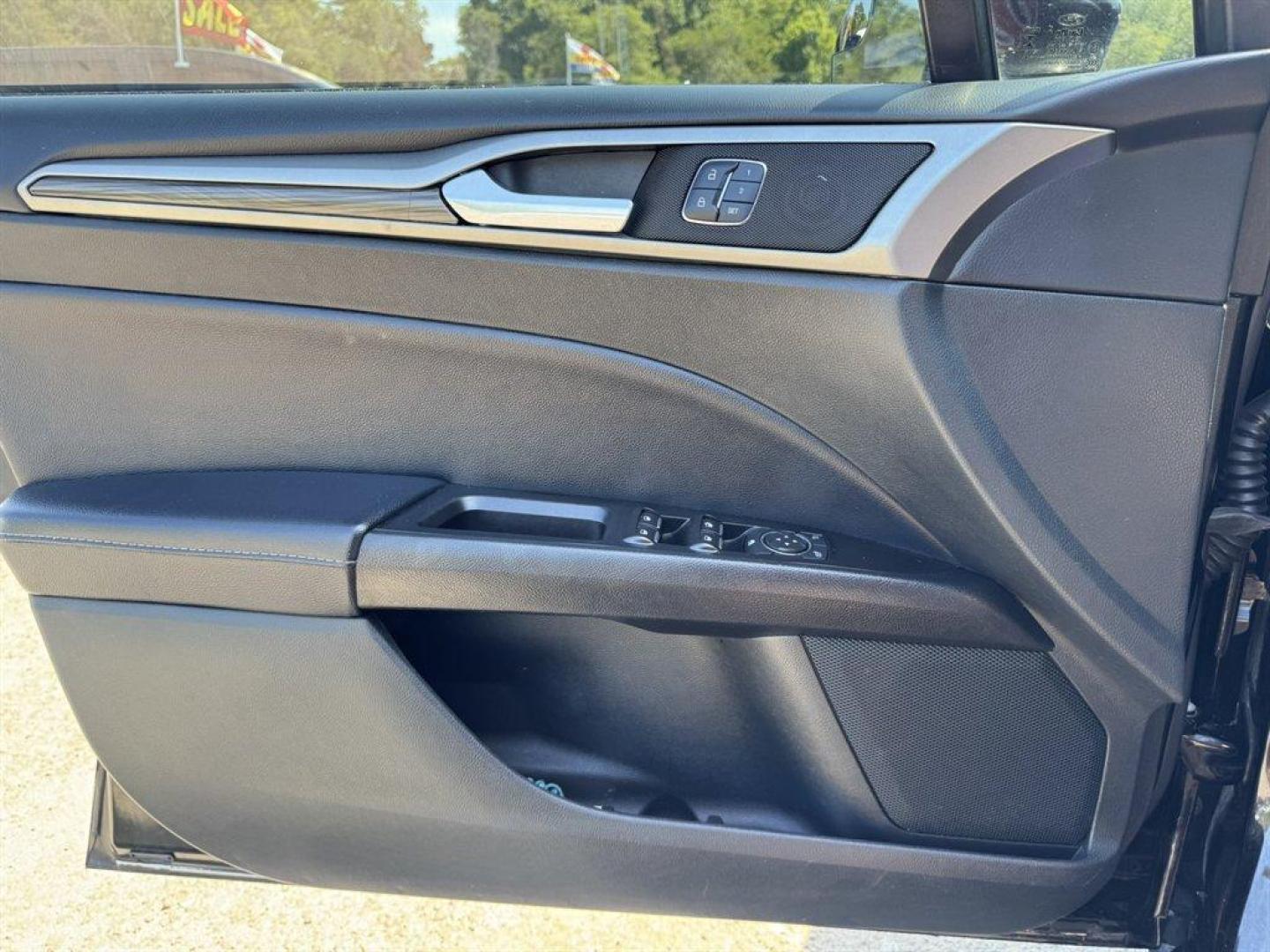 2017 Black /Black Ford Fusion (3FA6P0HDXHR) with an 1.5l I-4 DI Dohc Ecoboost engine, Automatic transmission, located at 745 East Steele Rd., West Columbia, SC, 29170, (803) 755-9148, 33.927212, -81.148483 - Photo#18