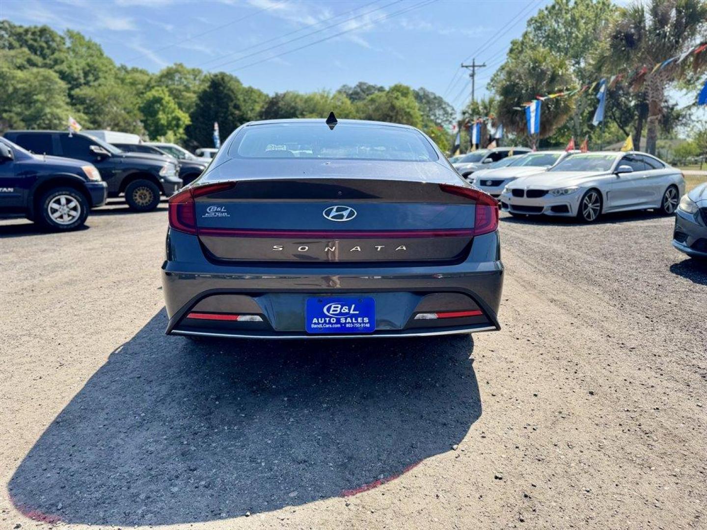 2022 Grey /Black Hyundai Sonata (5NPEG4JA2NH) with an 2.5l I-4 DI Dohc 2.5l engine, Automatic transmission, located at 745 East Steele Rd., West Columbia, SC, 29170, (803) 755-9148, 33.927212, -81.148483 - Photo#4