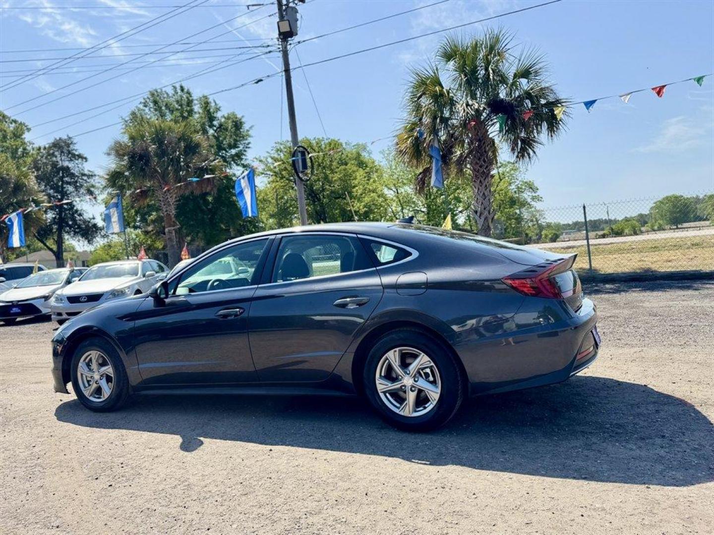 2022 Grey /Black Hyundai Sonata (5NPEG4JA2NH) with an 2.5l I-4 DI Dohc 2.5l engine, Automatic transmission, located at 745 East Steele Rd., West Columbia, SC, 29170, (803) 755-9148, 33.927212, -81.148483 - Photo#5