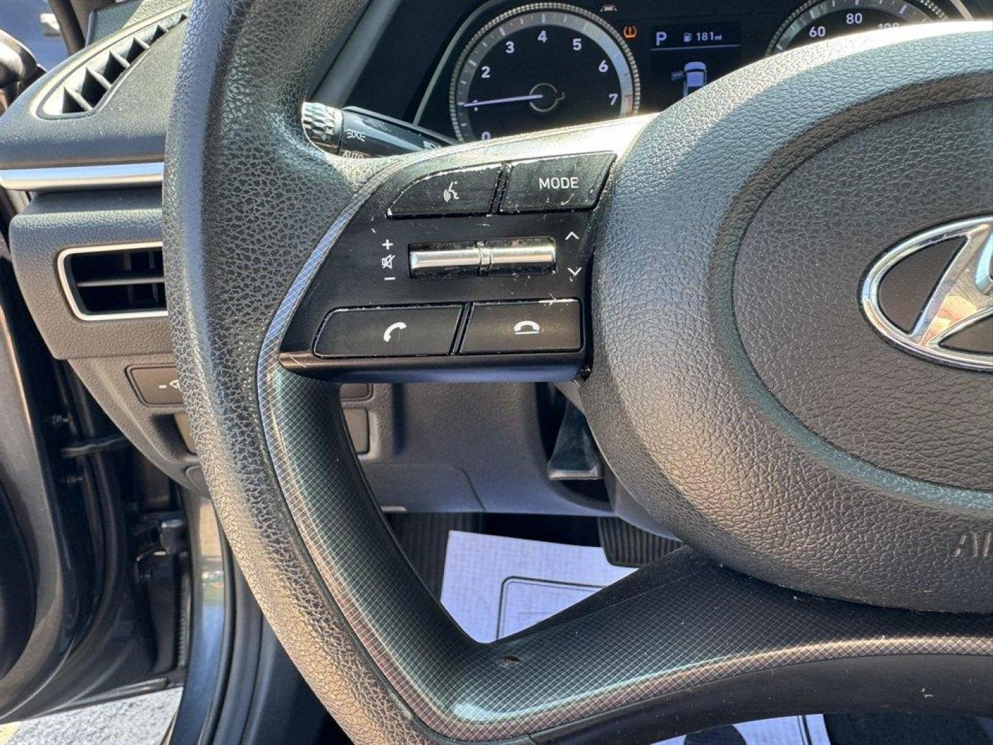 2022 Grey /Black Hyundai Sonata (5NPEG4JA2NH) with an 2.5l I-4 DI Dohc 2.5l engine, Automatic transmission, located at 745 East Steele Rd., West Columbia, SC, 29170, (803) 755-9148, 33.927212, -81.148483 - Photo#8