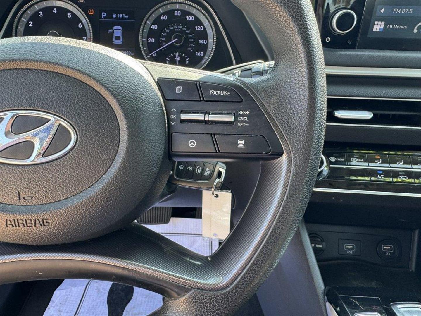 2022 Grey /Black Hyundai Sonata (5NPEG4JA2NH) with an 2.5l I-4 DI Dohc 2.5l engine, Automatic transmission, located at 745 East Steele Rd., West Columbia, SC, 29170, (803) 755-9148, 33.927212, -81.148483 - Photo#9