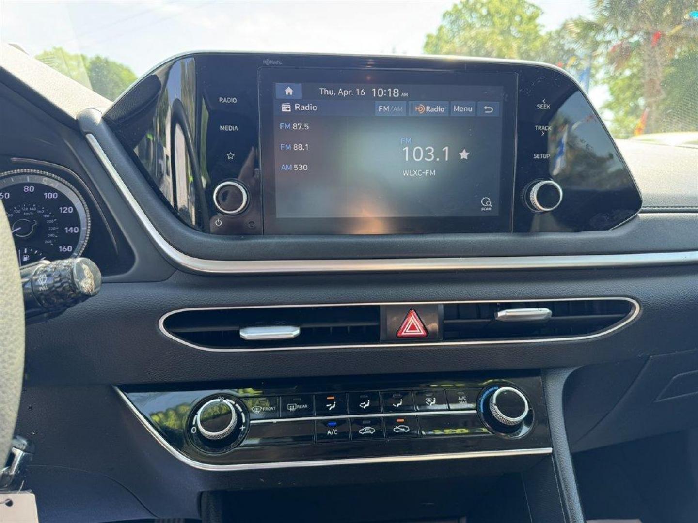2022 Grey /Black Hyundai Sonata (5NPEG4JA2NH) with an 2.5l I-4 DI Dohc 2.5l engine, Automatic transmission, located at 745 East Steele Rd., West Columbia, SC, 29170, (803) 755-9148, 33.927212, -81.148483 - Photo#12