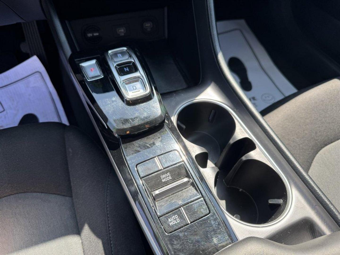 2022 Grey /Black Hyundai Sonata (5NPEG4JA2NH) with an 2.5l I-4 DI Dohc 2.5l engine, Automatic transmission, located at 745 East Steele Rd., West Columbia, SC, 29170, (803) 755-9148, 33.927212, -81.148483 - Photo#14