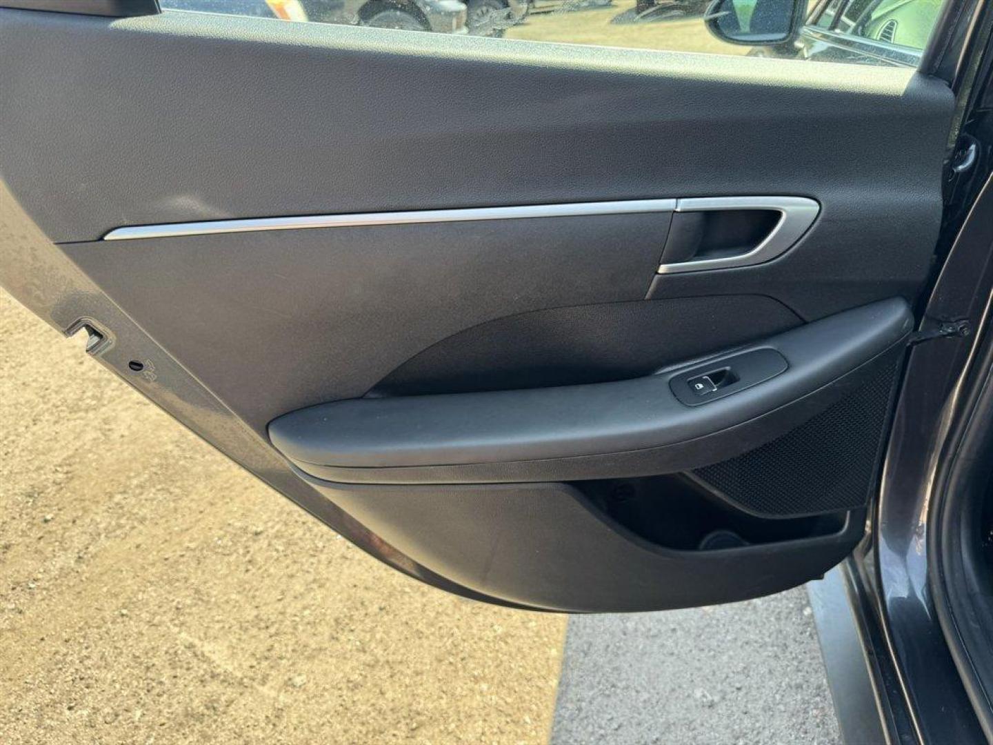 2022 Grey /Black Hyundai Sonata (5NPEG4JA2NH) with an 2.5l I-4 DI Dohc 2.5l engine, Automatic transmission, located at 745 East Steele Rd., West Columbia, SC, 29170, (803) 755-9148, 33.927212, -81.148483 - Photo#19
