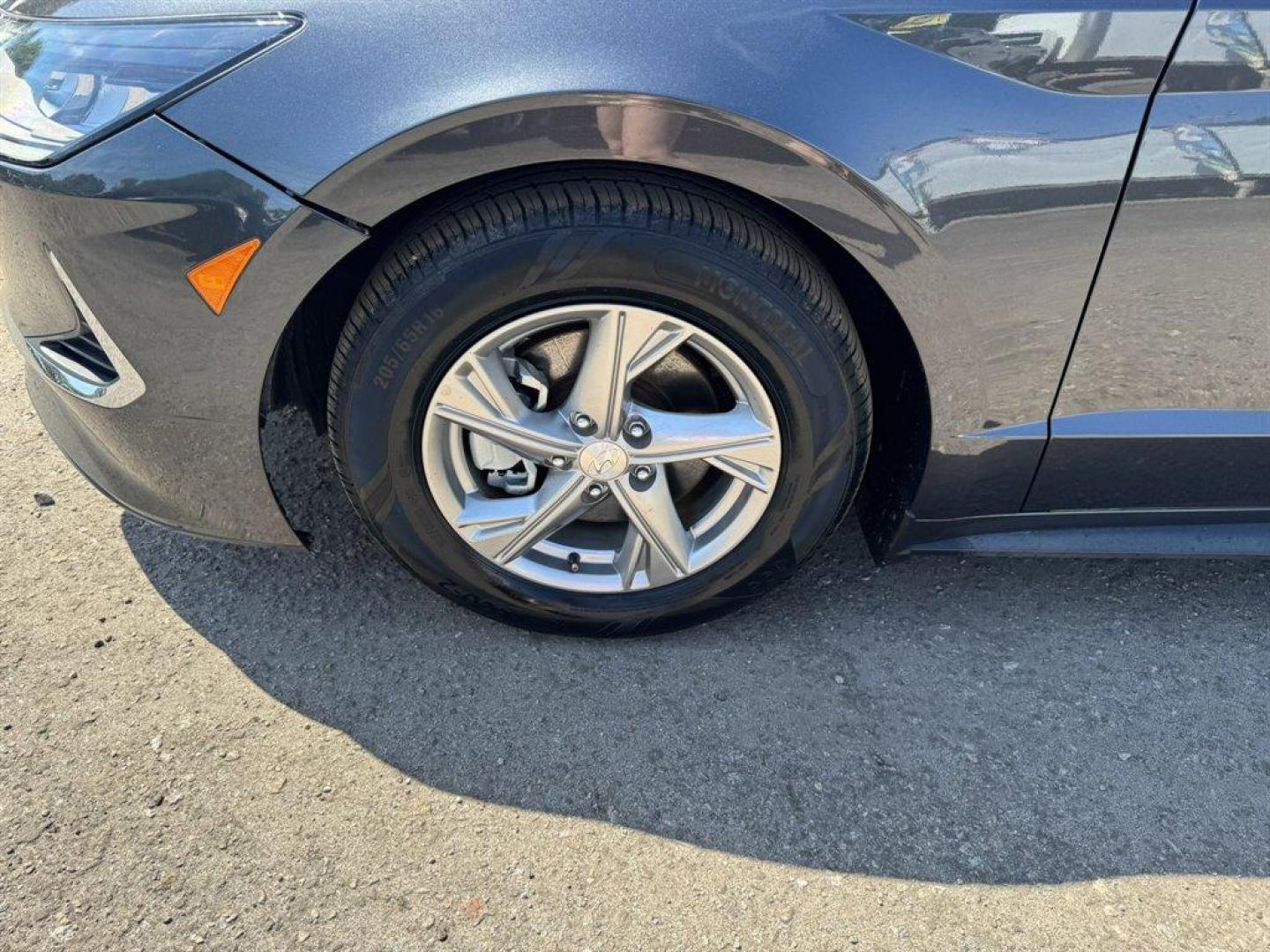 2022 Grey /Black Hyundai Sonata (5NPEG4JA2NH) with an 2.5l I-4 DI Dohc 2.5l engine, Automatic transmission, located at 745 East Steele Rd., West Columbia, SC, 29170, (803) 755-9148, 33.927212, -81.148483 - Photo#28