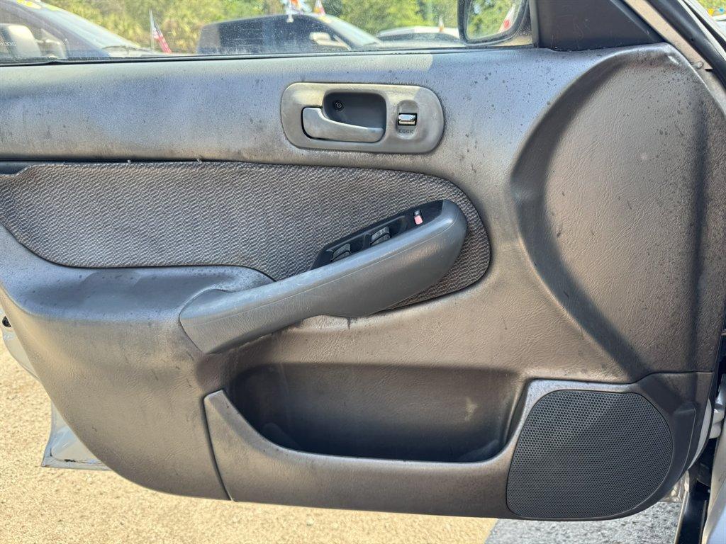 1997 Silver /Grey Honda Civic (2HGEJ6679VH) with an 1.6l I-4 EFI Sohc 1.6l engine, Automatic transmission, located at 745 East Steele Rd., West Columbia, SC, 29170, (803) 755-9148, 33.927212, -81.148483 - Photo#14