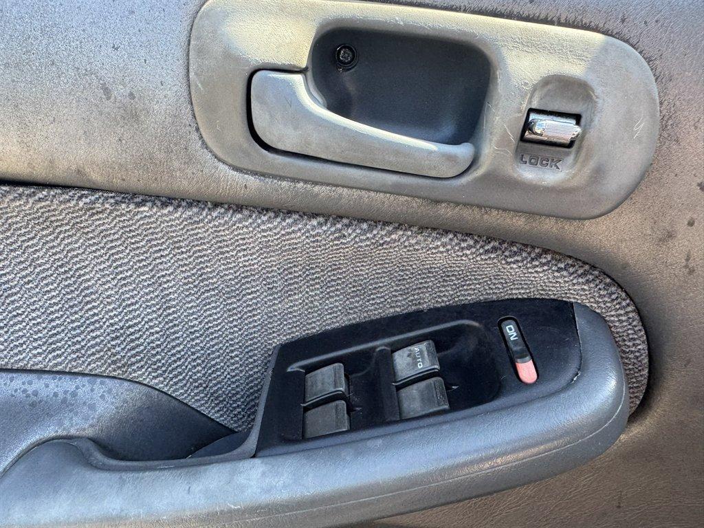 1997 Silver /Grey Honda Civic (2HGEJ6679VH) with an 1.6l I-4 EFI Sohc 1.6l engine, Automatic transmission, located at 745 East Steele Rd., West Columbia, SC, 29170, (803) 755-9148, 33.927212, -81.148483 - Photo#15
