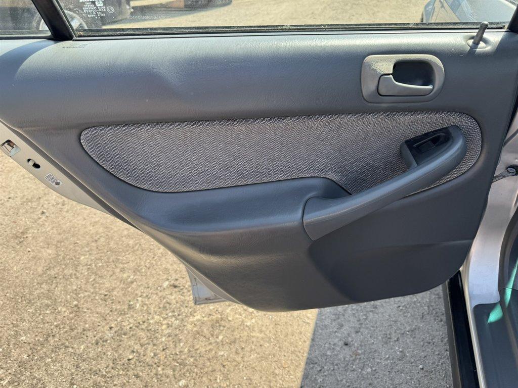 1997 Silver /Grey Honda Civic (2HGEJ6679VH) with an 1.6l I-4 EFI Sohc 1.6l engine, Automatic transmission, located at 745 East Steele Rd., West Columbia, SC, 29170, (803) 755-9148, 33.927212, -81.148483 - Photo#17