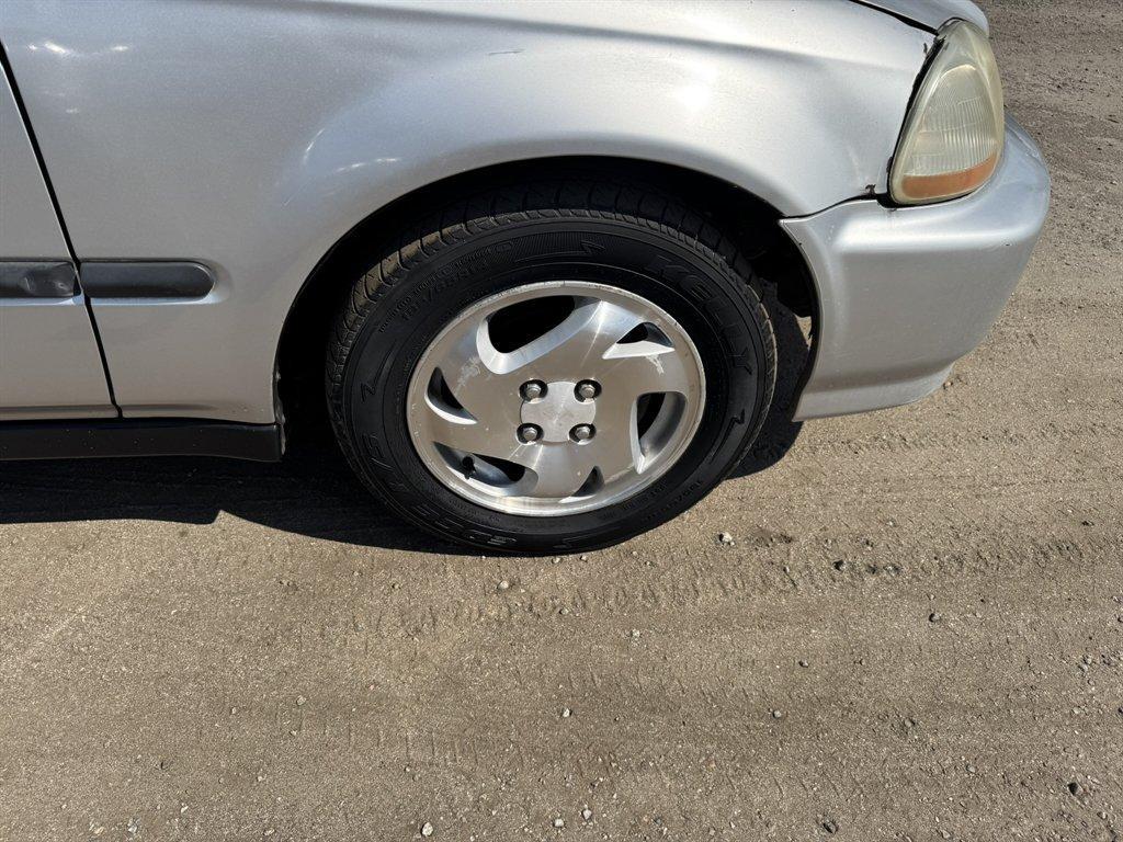 1997 Silver /Grey Honda Civic (2HGEJ6679VH) with an 1.6l I-4 EFI Sohc 1.6l engine, Automatic transmission, located at 745 East Steele Rd., West Columbia, SC, 29170, (803) 755-9148, 33.927212, -81.148483 - Photo#24