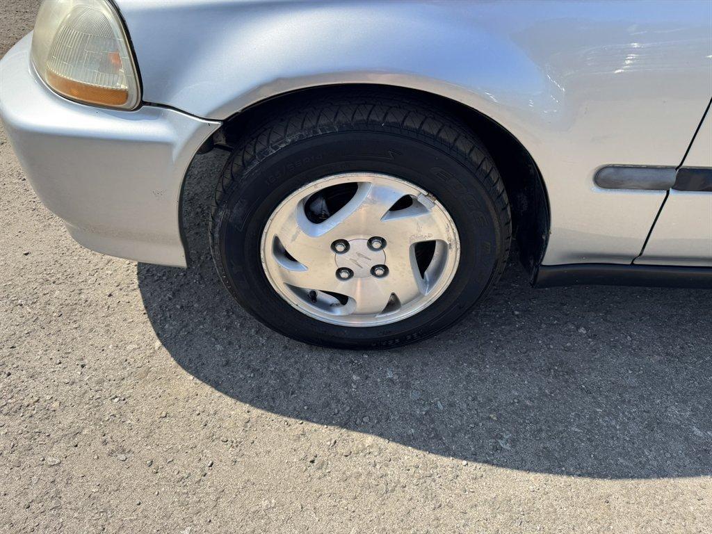 1997 Silver /Grey Honda Civic (2HGEJ6679VH) with an 1.6l I-4 EFI Sohc 1.6l engine, Automatic transmission, located at 745 East Steele Rd., West Columbia, SC, 29170, (803) 755-9148, 33.927212, -81.148483 - Photo#27