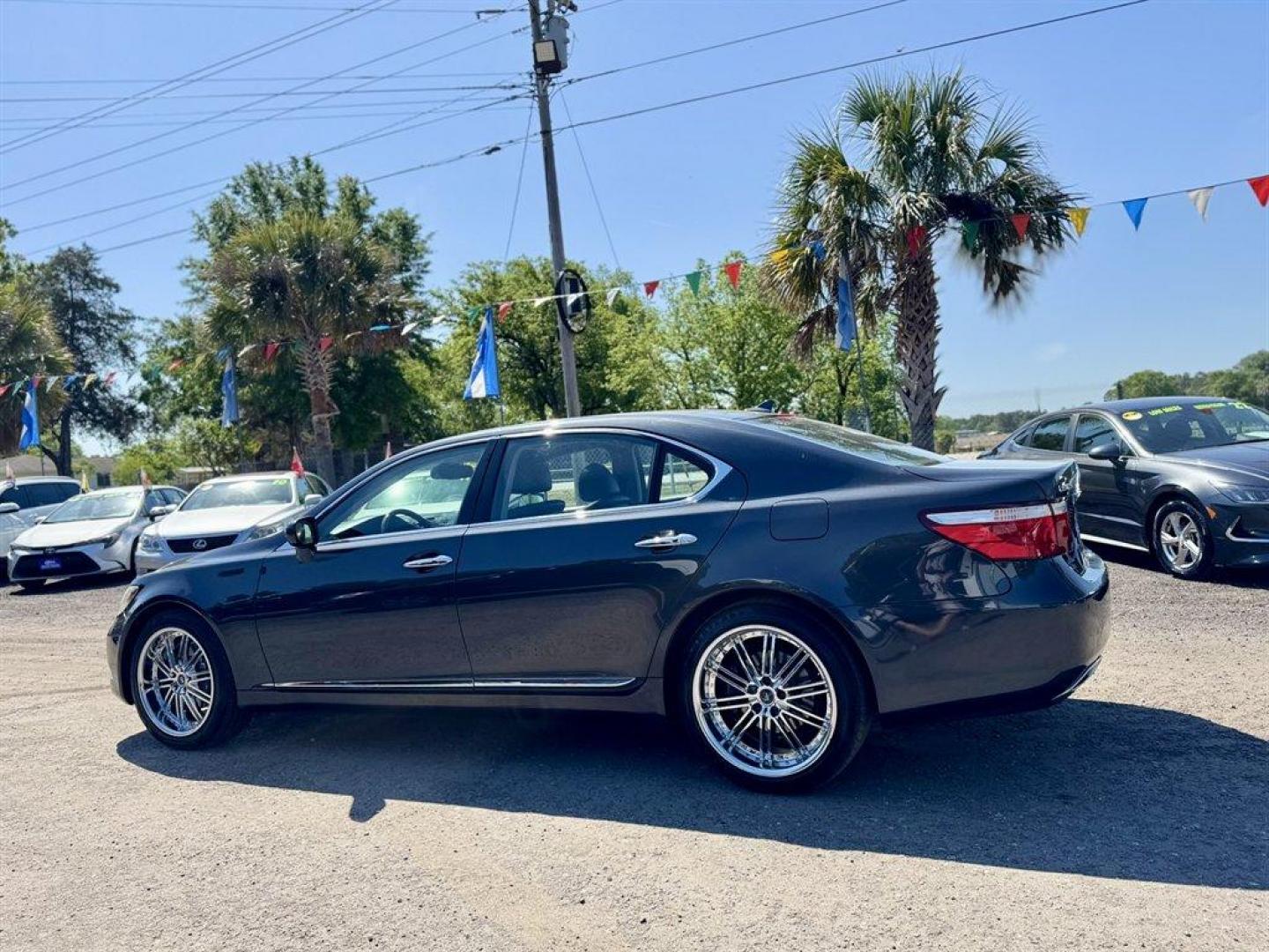 2008 Grey /Black Lexus LS 460 (JTHGL46F785) with an 4.6l V8 EFI Dohc 4.6l engine, Automatic transmission, located at 745 East Steele Rd., West Columbia, SC, 29170, (803) 755-9148, 33.927212, -81.148483- Photo#5