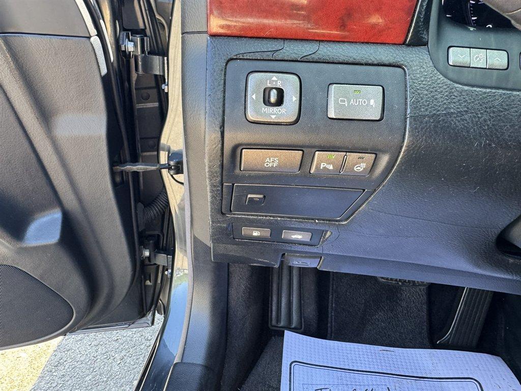 2008 Grey /Black Lexus LS 460 (JTHGL46F785) with an 4.6l V8 EFI Dohc 4.6l engine, Automatic transmission, located at 745 East Steele Rd., West Columbia, SC, 29170, (803) 755-9148, 33.927212, -81.148483 - Photo#17