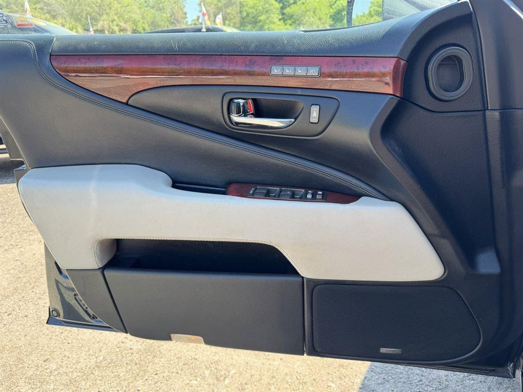 2008 Grey /Black Lexus LS 460 (JTHGL46F785) with an 4.6l V8 EFI Dohc 4.6l engine, Automatic transmission, located at 745 East Steele Rd., West Columbia, SC, 29170, (803) 755-9148, 33.927212, -81.148483 - Photo#18