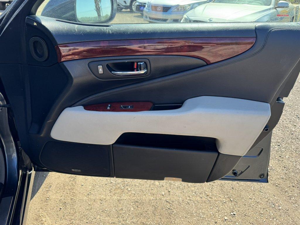 2008 Grey /Black Lexus LS 460 (JTHGL46F785) with an 4.6l V8 EFI Dohc 4.6l engine, Automatic transmission, located at 745 East Steele Rd., West Columbia, SC, 29170, (803) 755-9148, 33.927212, -81.148483 - Photo#26