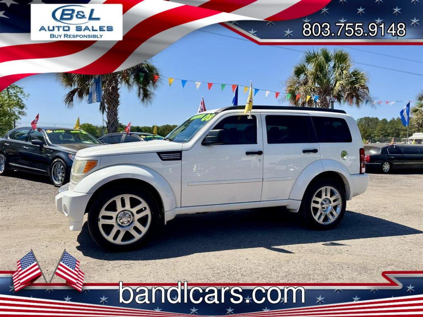 2008 White /Black Dodge Nitro (1D8GT58698W) with an 4.0l V6 SFI 4.0l engine, Automatic transmission, located at 745 East Steele Rd., West Columbia, SC, 29170, (803) 755-9148, 33.927212, -81.148483 - Photo#0